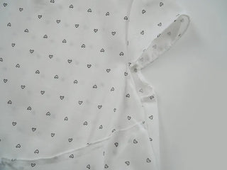 Heart diagonal asymmetrical frill blouse