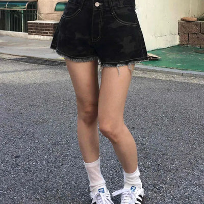 Unique Hip Low-Rise Camo Shorts