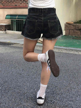 Unique Hip Low-Rise Camo Shorts