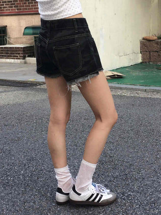 Unique Hip Low-Rise Camo Shorts