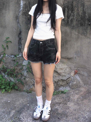 Unique Hip Low-Rise Camo Shorts