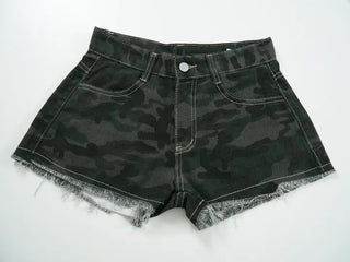 Unique Hip Low-Rise Camo Shorts
