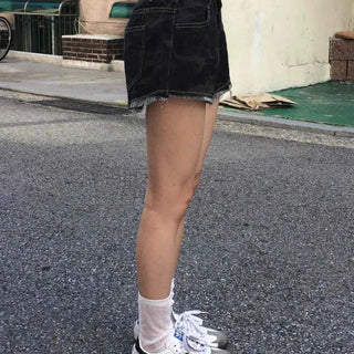 Unique Hip Low-Rise Camo Shorts