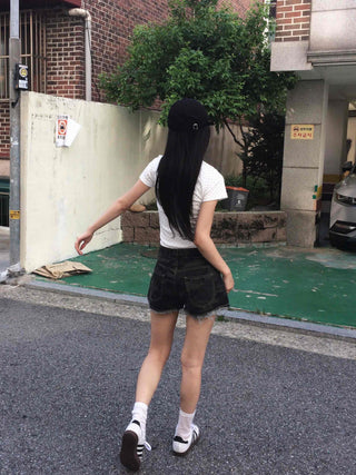 Unique Hip Low-Rise Camo Shorts