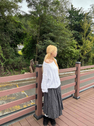 Basic Feather Off-Shoulder Knit