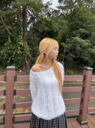 Basic Feather Off-Shoulder Knit