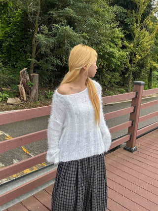Basic Feather Off-Shoulder Knit
