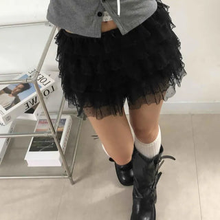 Lace frill tiered cake shorts
