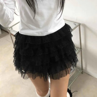 Lace frill tiered cake shorts