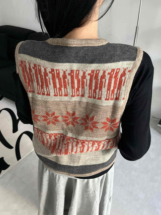 Vintage Nordic pattern knit cropped vest