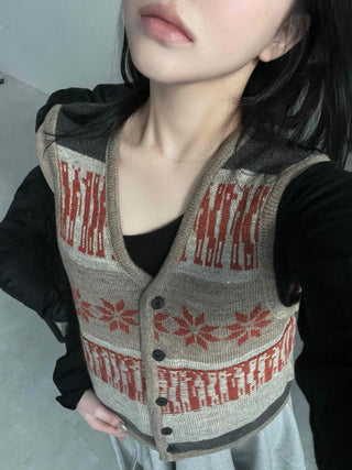 Vintage Nordic pattern knit cropped vest