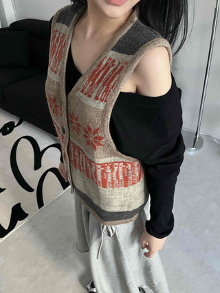 Vintage Nordic pattern knit cropped vest