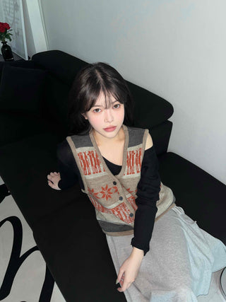 Vintage Nordic pattern knit cropped vest