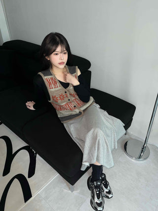 Vintage Nordic pattern knit cropped vest