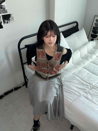 Vintage Nordic pattern knit cropped vest