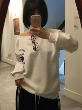 Classic Side Lettering Slide One-Shoulder Sweatshirt