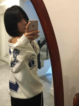 Classic Side Lettering Slide One-Shoulder Sweatshirt