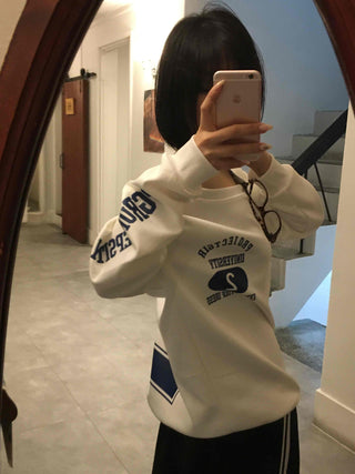 Classic Side Lettering Slide One-Shoulder Sweatshirt