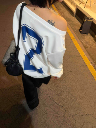 Classic Side Lettering Slide One-Shoulder Sweatshirt