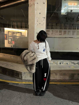 Classic Side Lettering Slide One-Shoulder Sweatshirt
