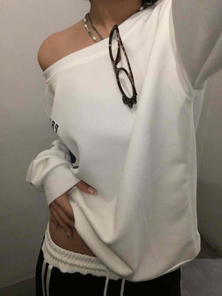 Classic Side Lettering Slide One-Shoulder Sweatshirt