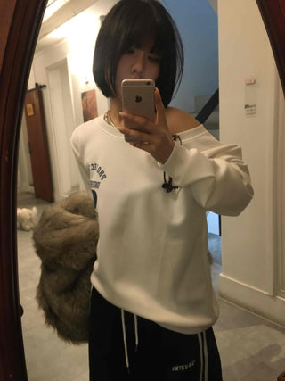 Classic Side Lettering Slide One-Shoulder Sweatshirt