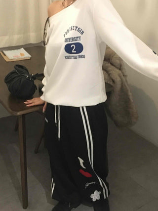 Classic Side Lettering Slide One-Shoulder Sweatshirt