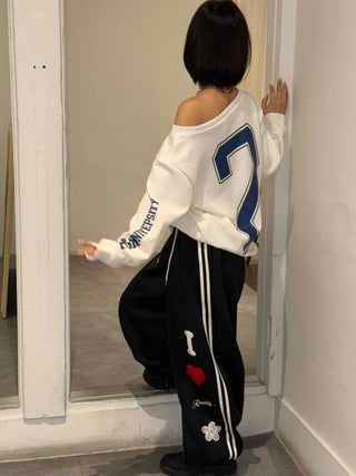 Classic Side Lettering Slide One-Shoulder Sweatshirt