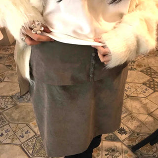 Loose-fit H-line Midi Skirt with Back Banding Pocket