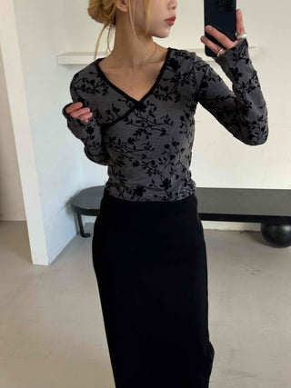 Modern Arabesque Pattern Diagonal Neck Slim Cropped Long Sleeve T-shirt