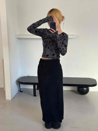 Modern Arabesque Pattern Diagonal Neck Slim Cropped Long Sleeve T-shirt