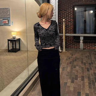 Modern Arabesque Pattern Diagonal Neck Slim Cropped Long Sleeve T-shirt