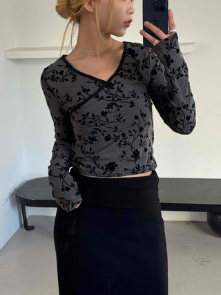 Modern Arabesque Pattern Diagonal Neck Slim Cropped Long Sleeve T-shirt