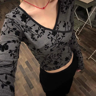 Modern Arabesque Pattern Diagonal Neck Slim Cropped Long Sleeve T-shirt
