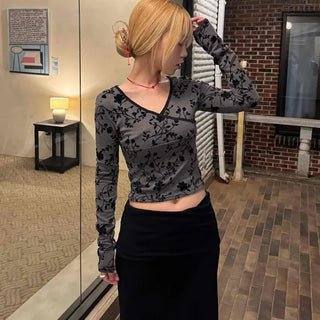 Modern Arabesque Pattern Diagonal Neck Slim Cropped Long Sleeve T-shirt