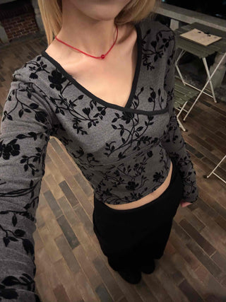 Modern Arabesque Pattern Diagonal Neck Slim Cropped Long Sleeve T-shirt
