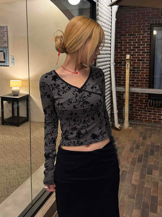 Modern Arabesque Pattern Diagonal Neck Slim Cropped Long Sleeve T-shirt