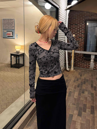 Modern Arabesque Pattern Diagonal Neck Slim Cropped Long Sleeve T-shirt