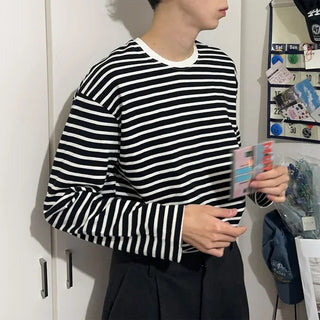 Simple two-tone striped T-shirt