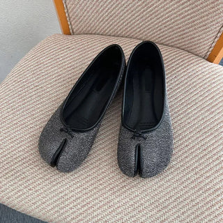 Tabi shoes
