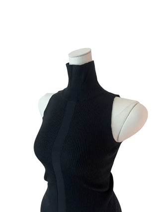 Slender center deep turtleneck halter top