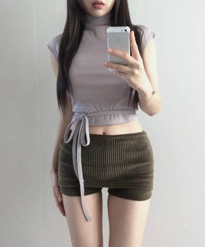 Half-turtleneck strap ribbon top