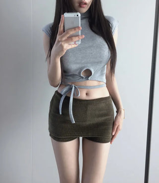 Half-turtleneck strap ribbon top