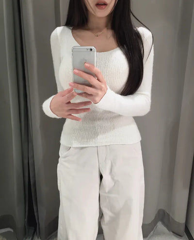 Slim line fit round knit