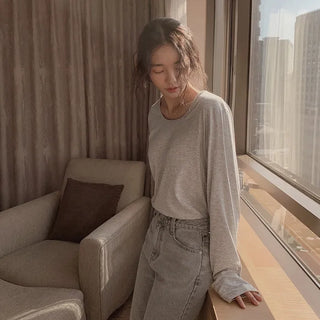 Soft U-neck T-shirt - 6 colors