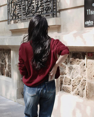 Deep V-neck knit