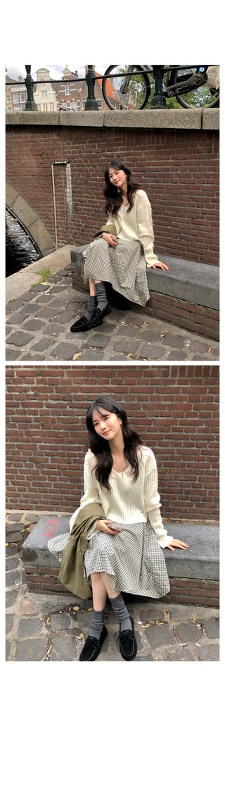 (3 colors) V-neck cropped knit