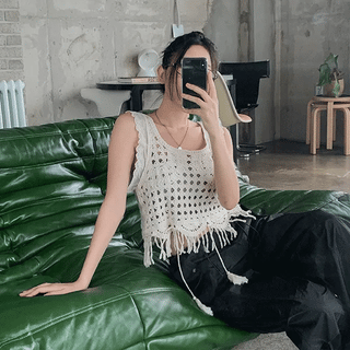 Delicate Frill Contrast Sleeveless Blouse