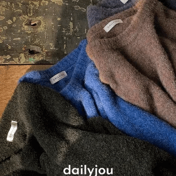 December Vintage Wool Boucle Round Knit