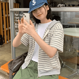 Yune Two-Way Striped Short Sleeve Zip-Up Hoodie